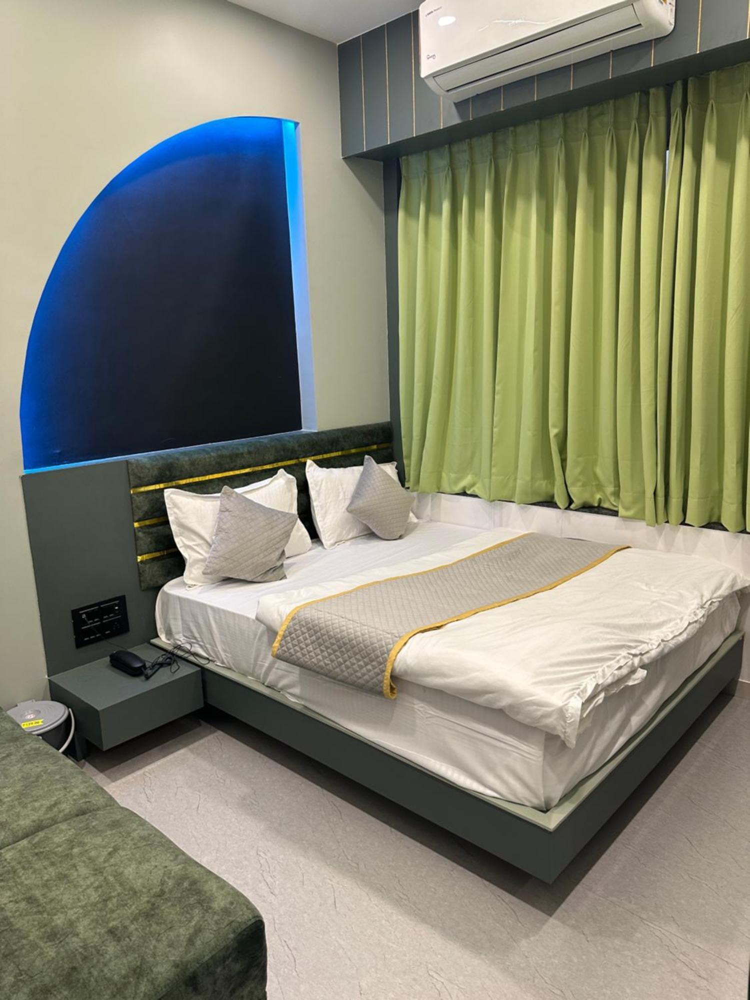 Hotel Victoria Prime Σουράτ Εξωτερικό φωτογραφία