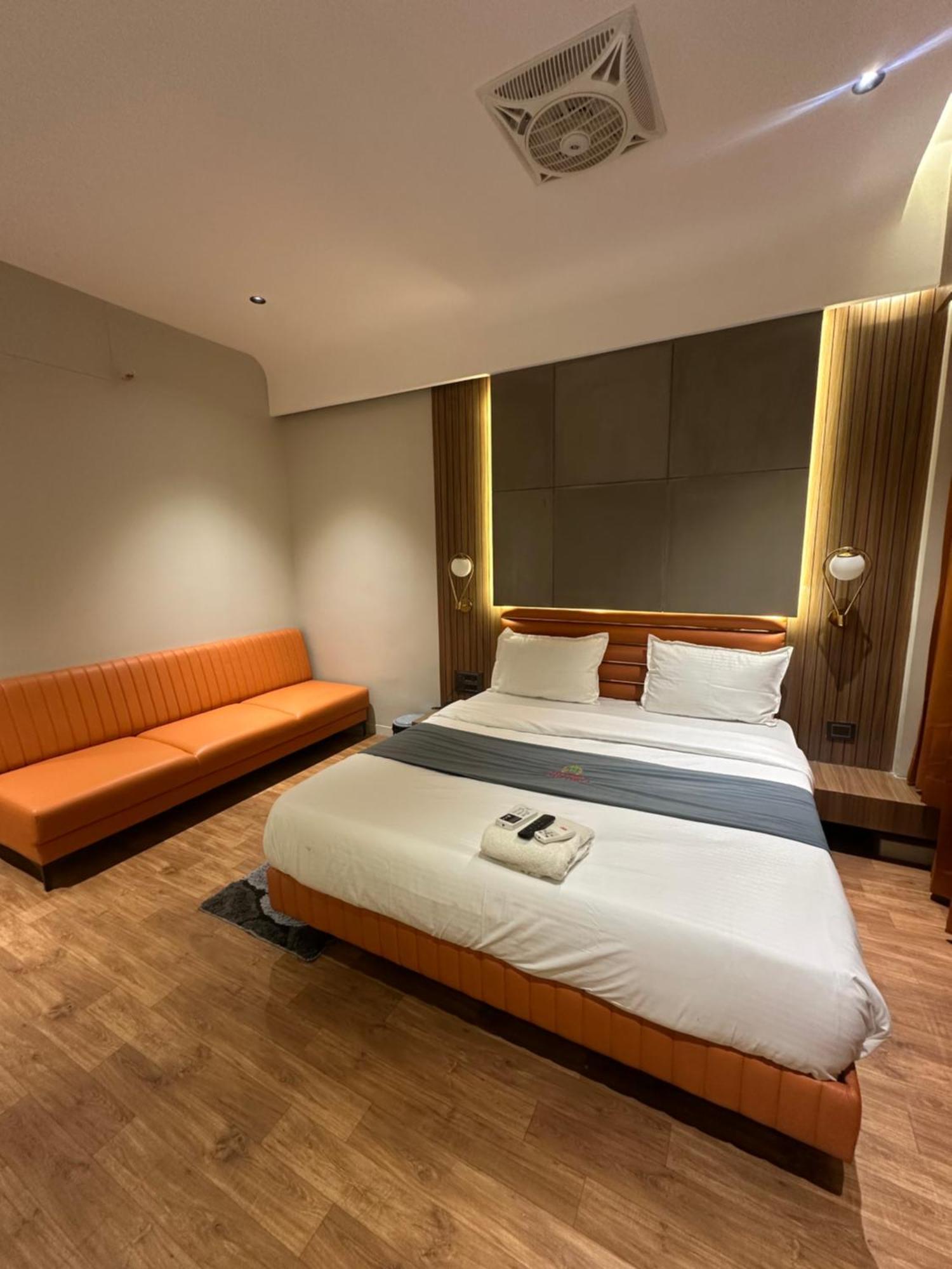 Hotel Victoria Prime Σουράτ Εξωτερικό φωτογραφία