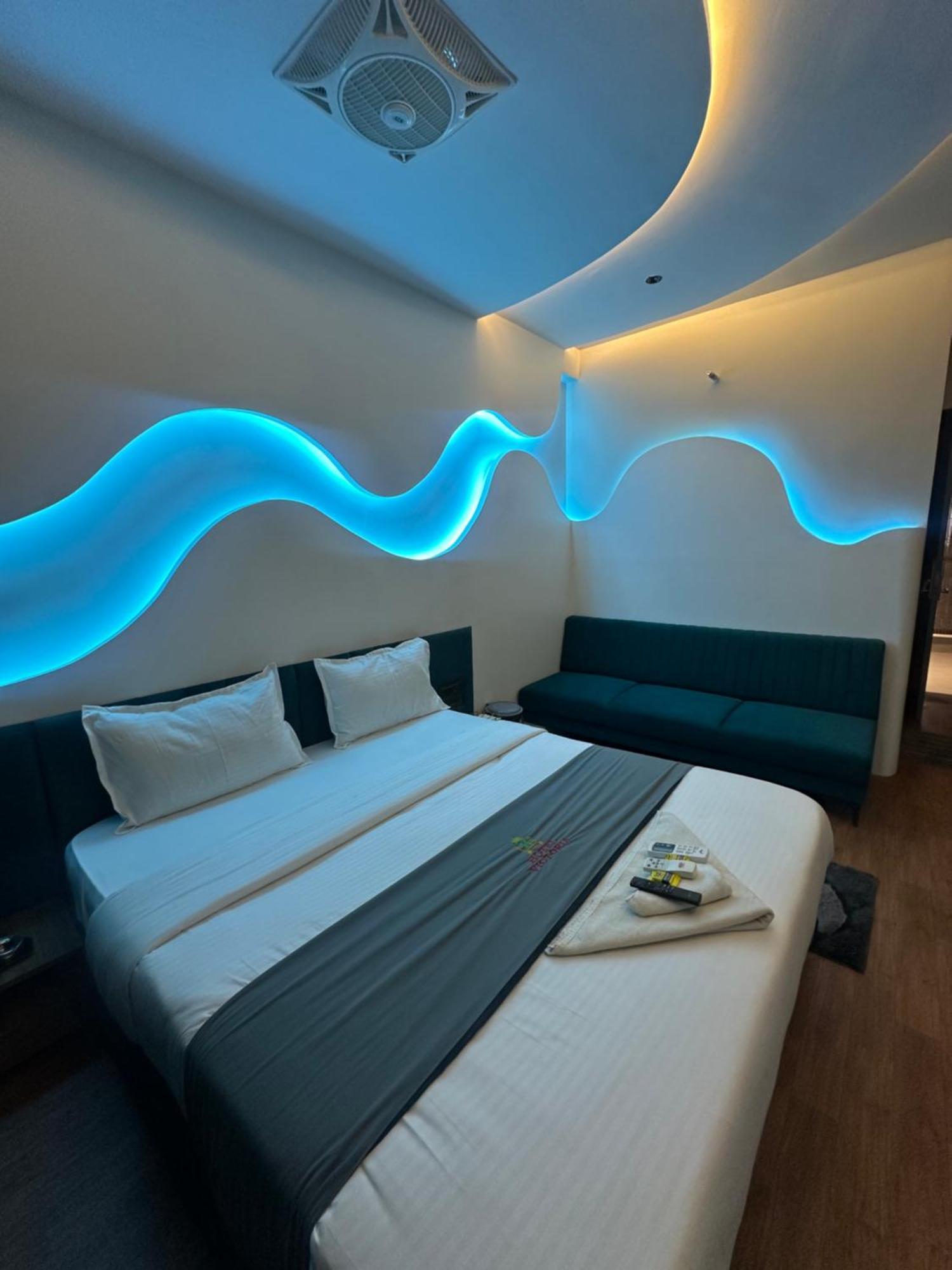 Hotel Victoria Prime Σουράτ Εξωτερικό φωτογραφία