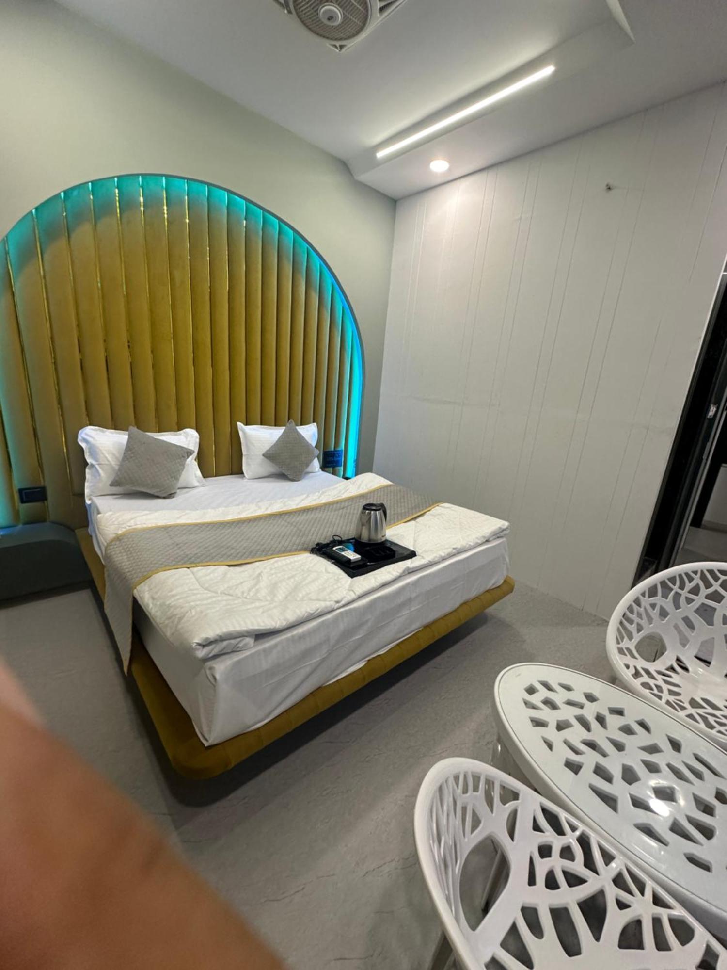 Hotel Victoria Prime Σουράτ Εξωτερικό φωτογραφία