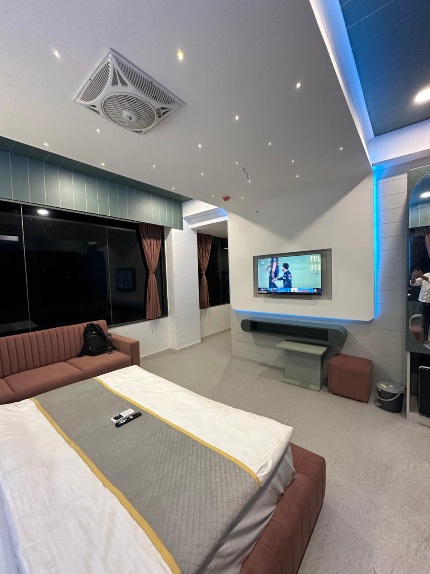 Hotel Victoria Prime Σουράτ Εξωτερικό φωτογραφία