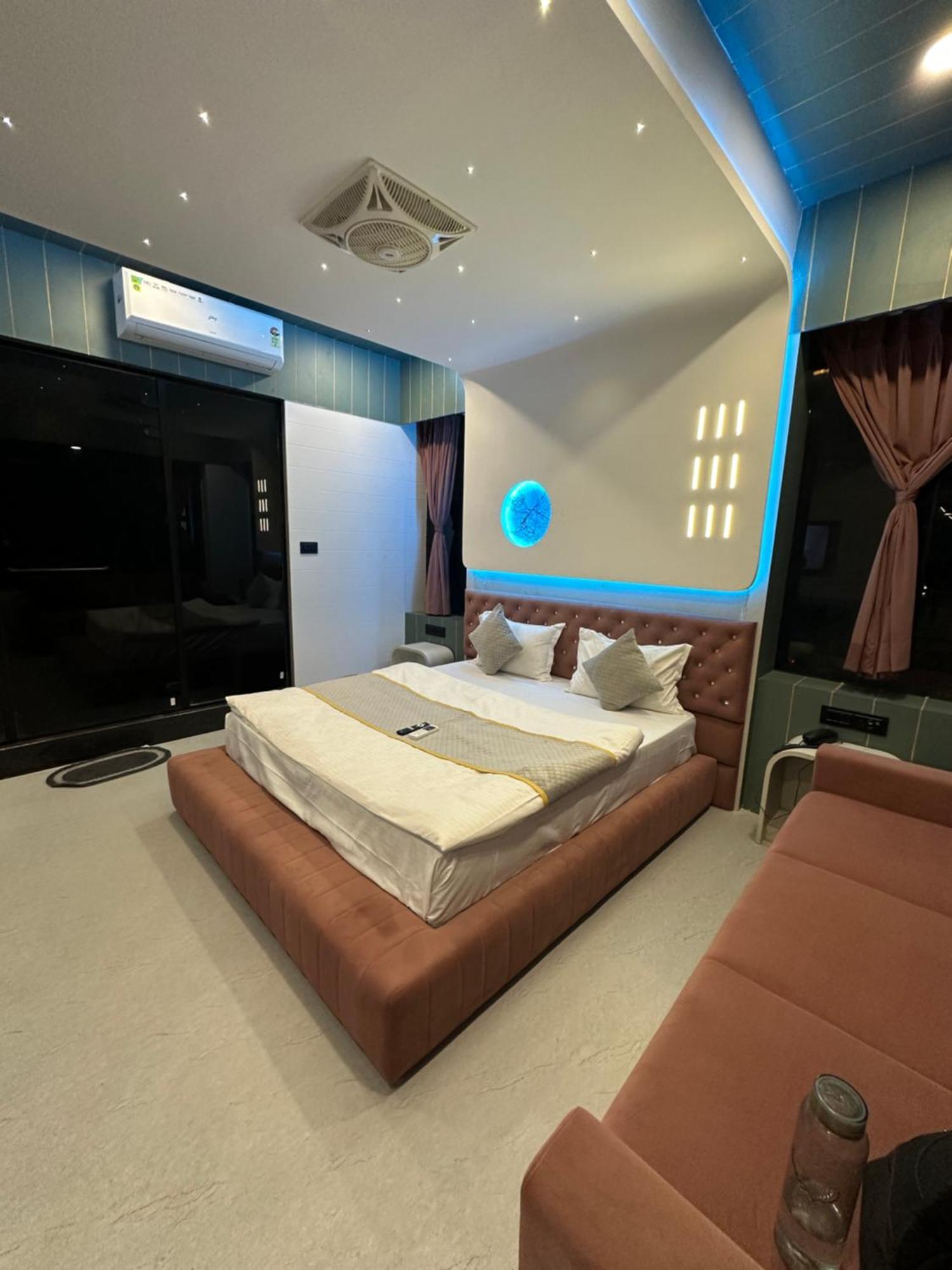 Hotel Victoria Prime Σουράτ Εξωτερικό φωτογραφία
