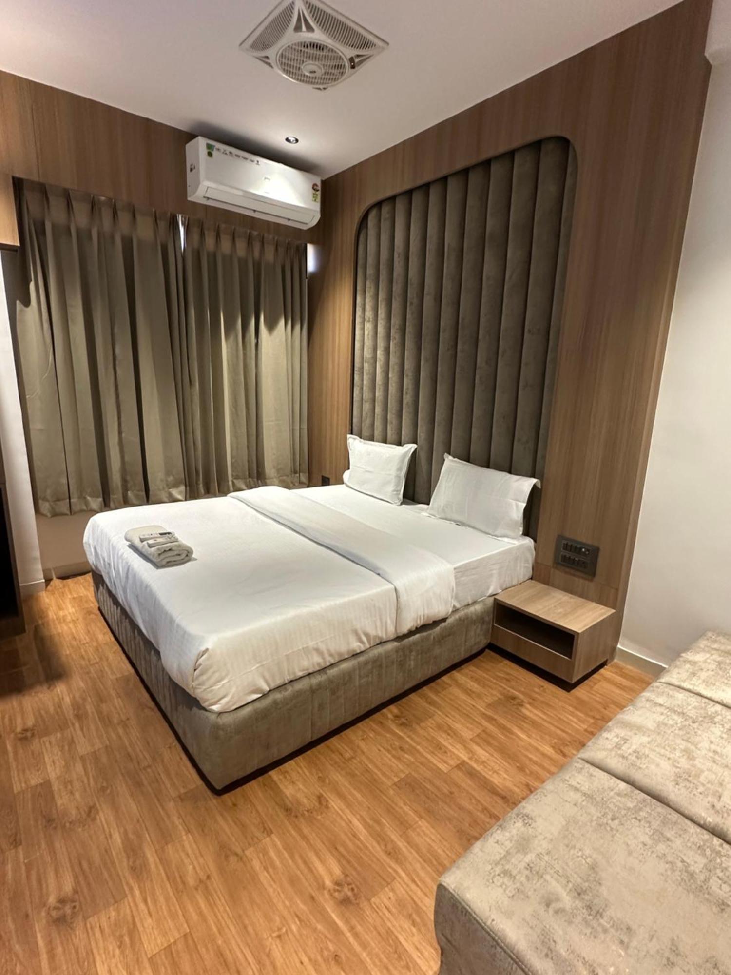 Hotel Victoria Prime Σουράτ Εξωτερικό φωτογραφία