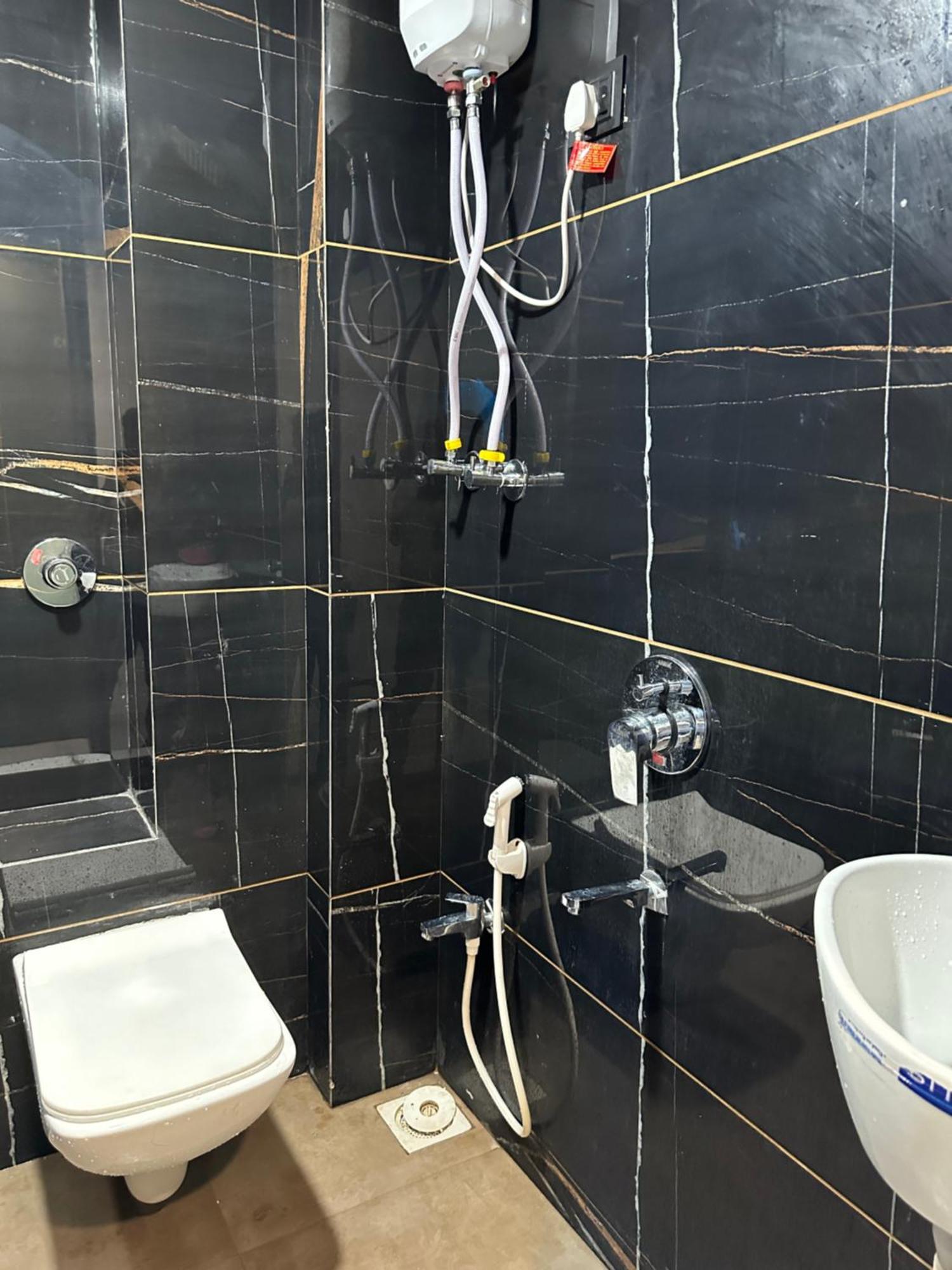 Hotel Victoria Prime Σουράτ Εξωτερικό φωτογραφία